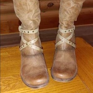 Baretraps boots size 6.5
